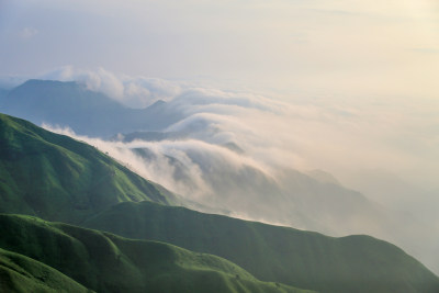 唯美清晨高山日出云海 武功山高山草甸