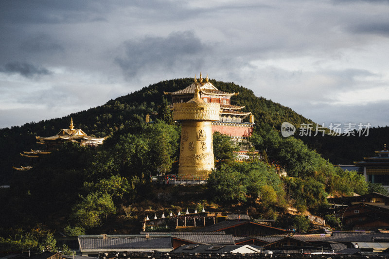 香格里拉大佛寺转经筒