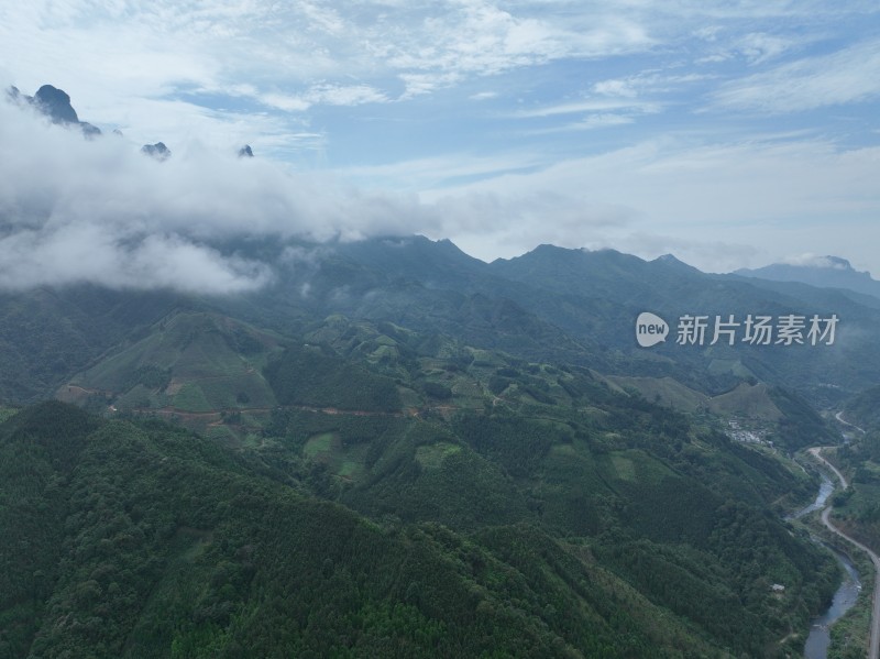 航拍广西大山深处山区河流小路云雾圣堂山