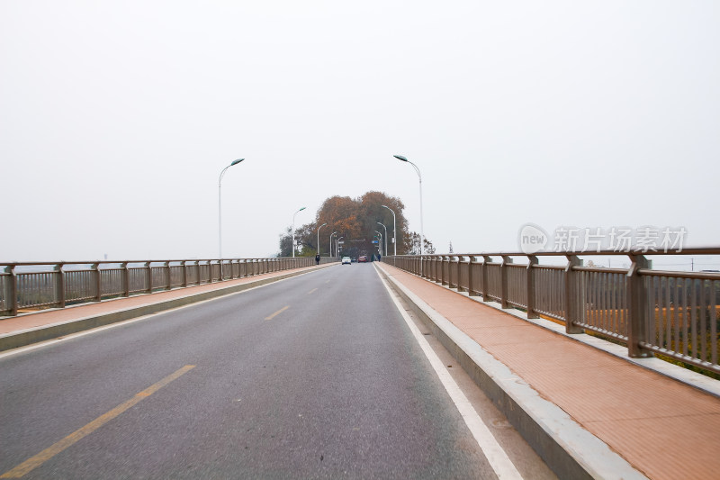 桥梁远方城市道路