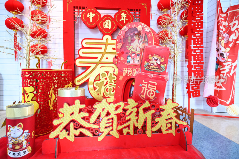 2024年中国春节过年红色喜庆龙吉祥物