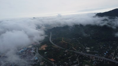 广东东莞：雨后清溪镇云雾缭绕宛如仙境