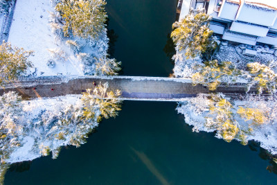 山东济南大明湖冬天雪景航拍