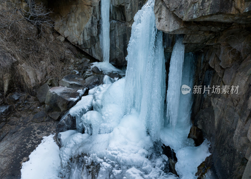 彩石溪鹦鹉崖冰瀑