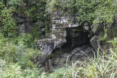 重庆酉阳：干涸的溪沟涨水了