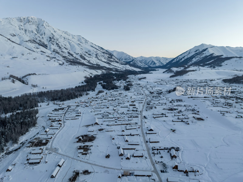 新疆北疆阿勒泰禾木冬季雪景童话世界航拍