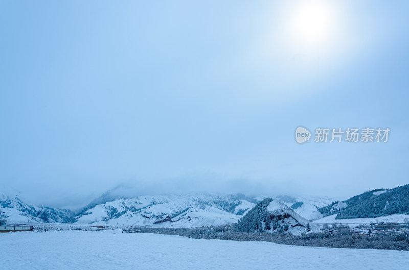 青海海北藏族自治州祁连卓尔山雪景雪山