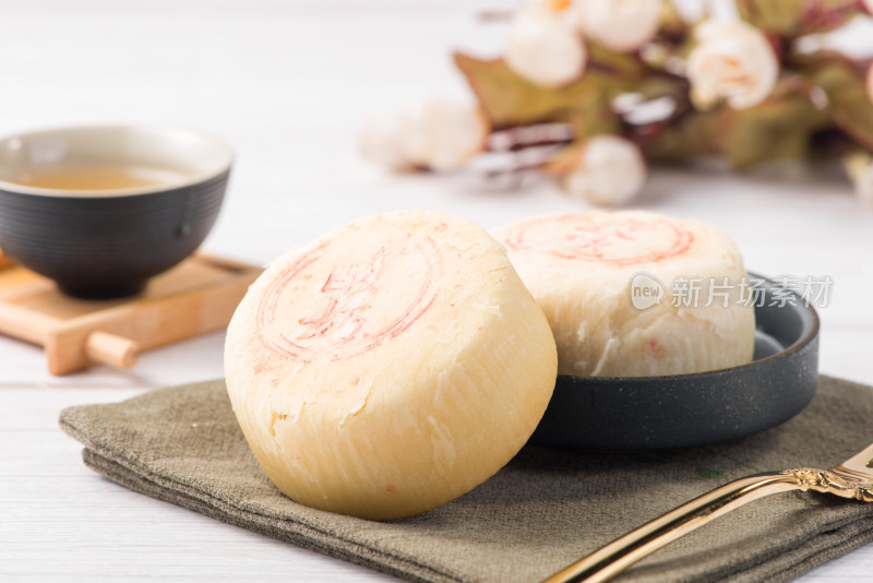 传统中式酥皮月饼