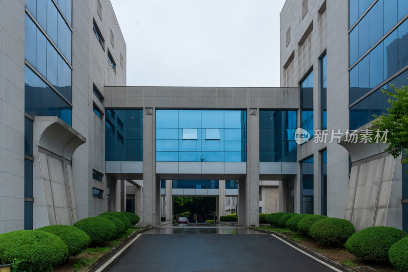 现代办公楼间连廊建筑景观
