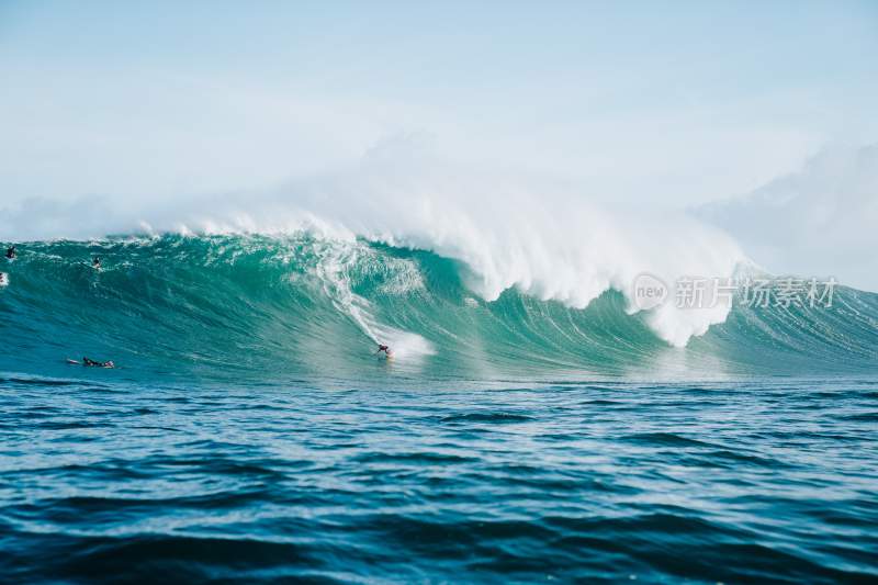 大海海浪波涛汹涌浪花巨浪