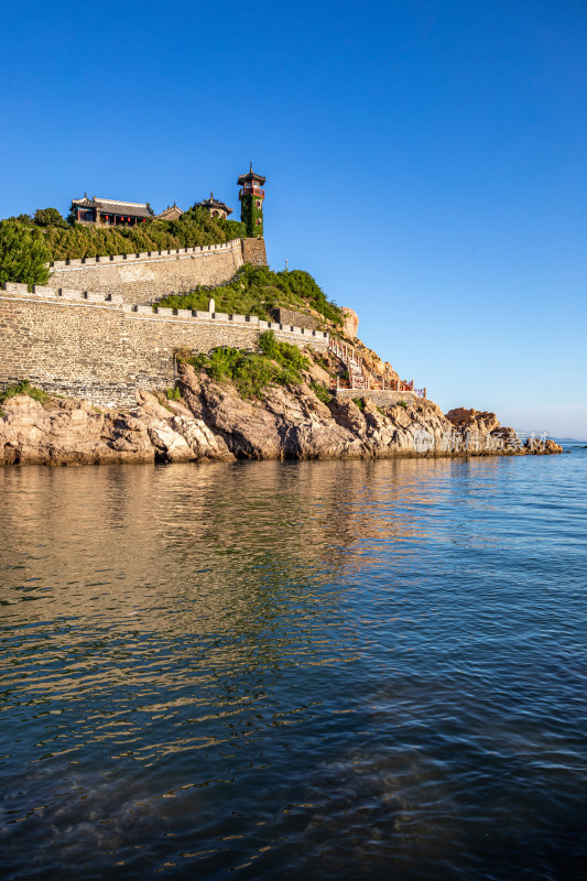 山东烟台蓬莱阁景区防波堤景点景观