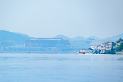 冬日晴朗的午后，浙江宁波东钱湖户外风光