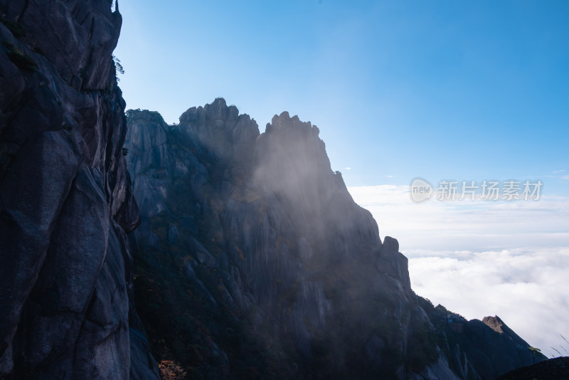 云雾下，安徽黄山风景区风光