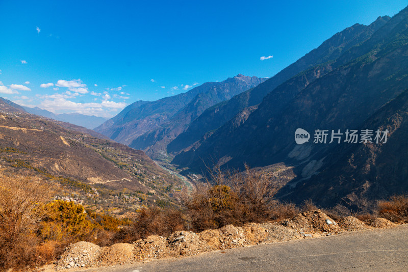 高原峡谷风光丹巴民居