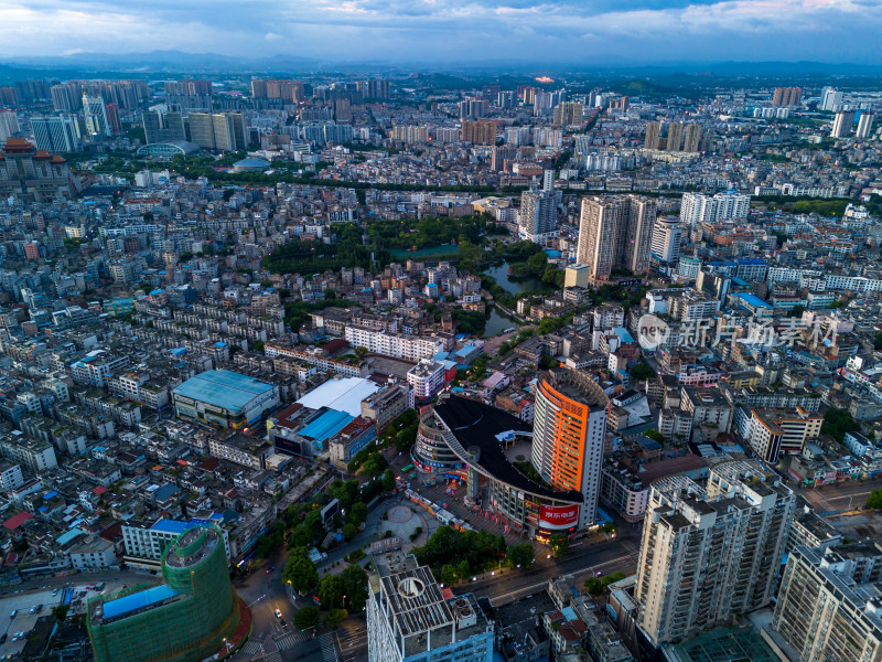 玉林城市建设蓝天白云航拍图