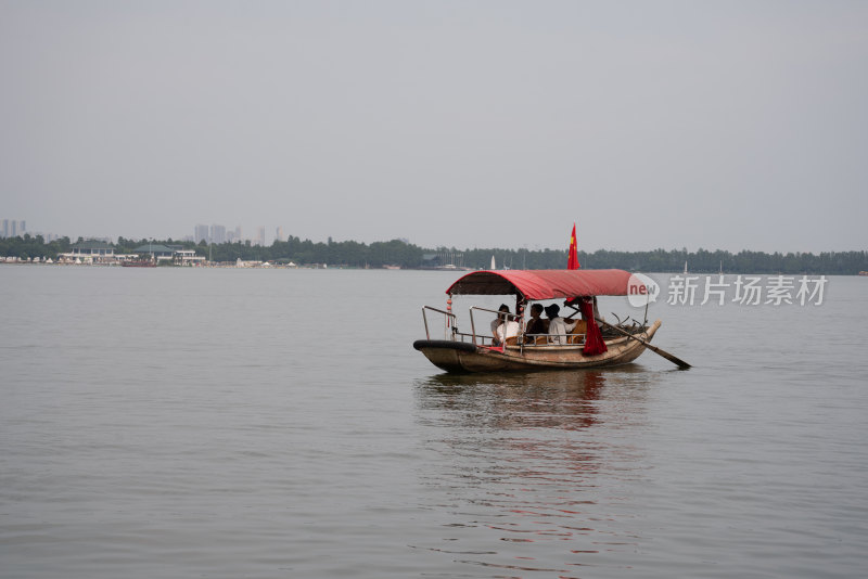 武汉东湖风景区东湖听涛湖泊水域游船