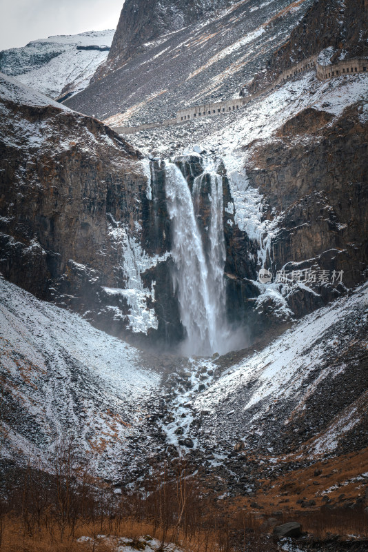 冬季吉林长白山天池瀑布