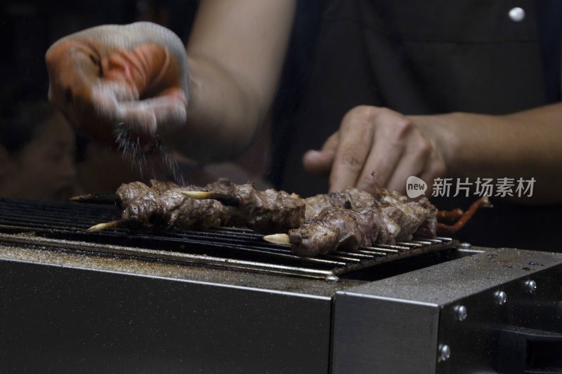 夜市烧烤红柳枝烤羊肉串