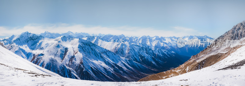 新疆天山山脉雪山山峰山脉