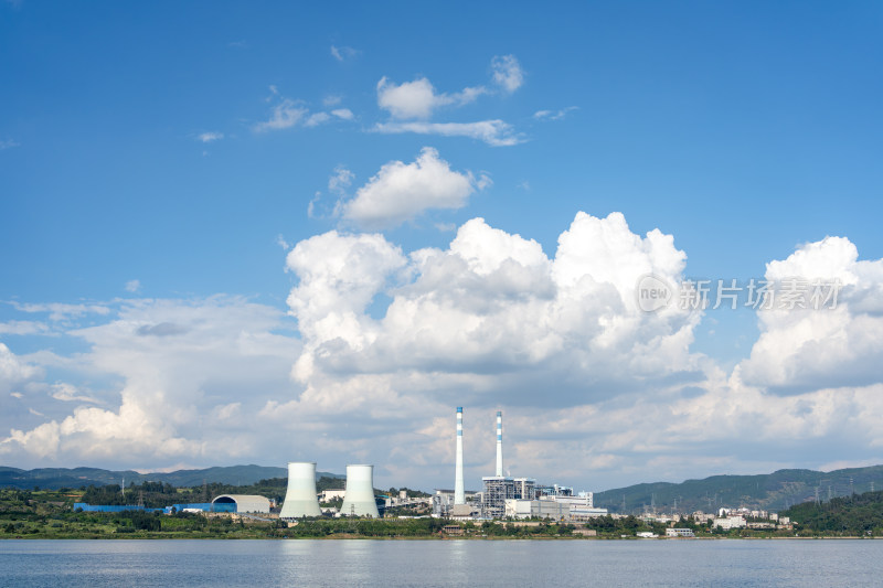 水边的阳宗海发电厂全景