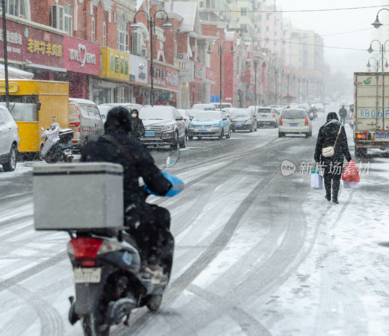 青岛四方区老城区的冬天下雪