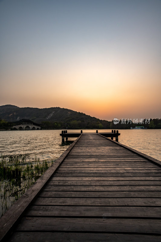 黄昏夕阳无锡长广溪石塘桥景色