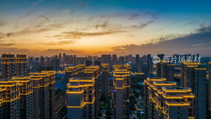 夕阳下的武汉房地产住宅小区