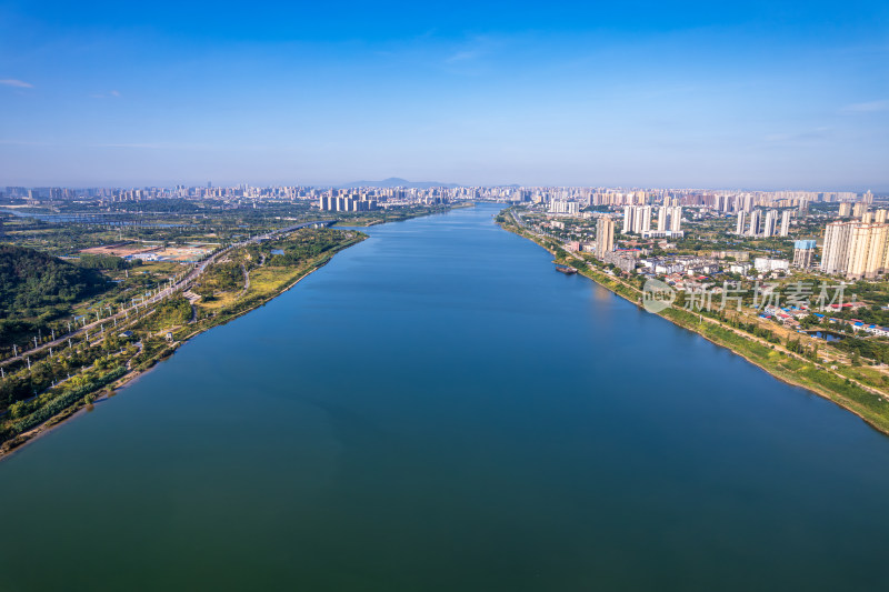 航拍湘江风光夏日早晨