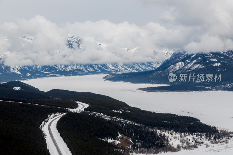 冬天的落基山脉自然美景