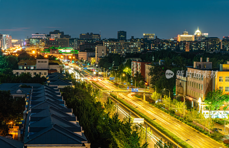 夜晚城市街道车流小区城市生活