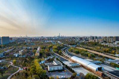 北京城市道路与周边建筑的鸟瞰全景