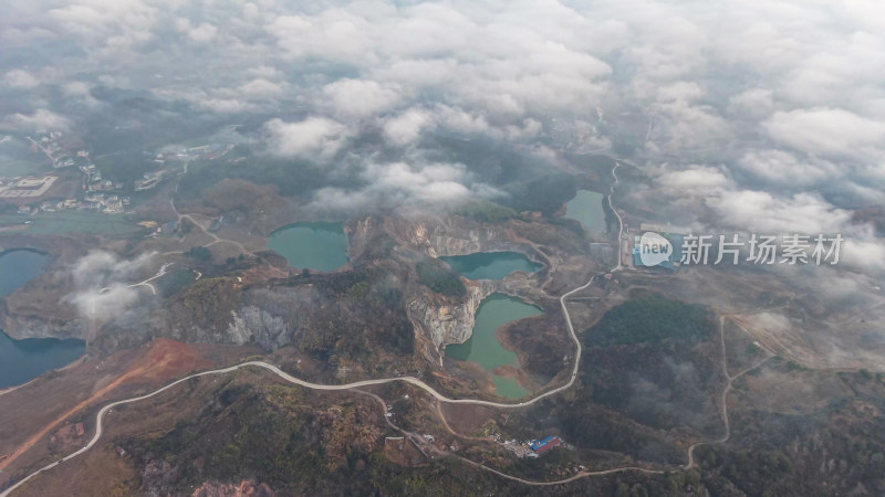 空中俯瞰山峦云海景观