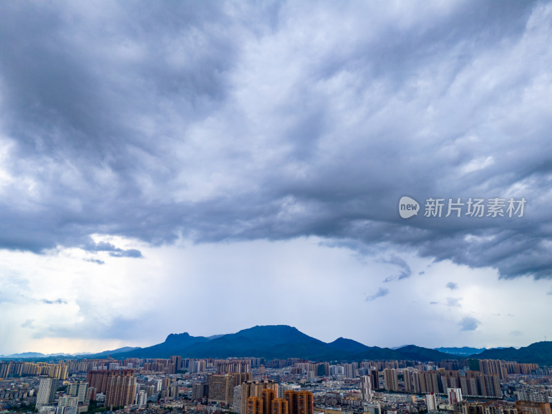 广西贵港城市风光天空白云航拍图