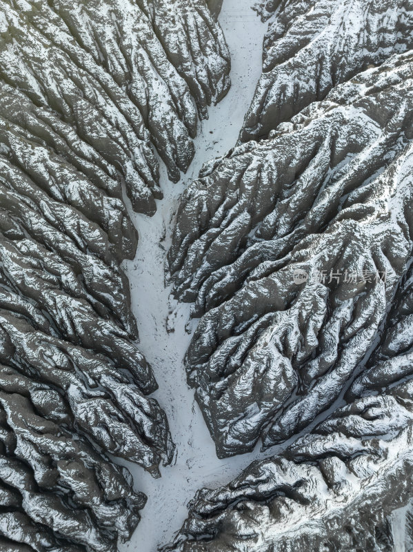 新疆北疆独山子大峡谷纹理雪山高空航拍