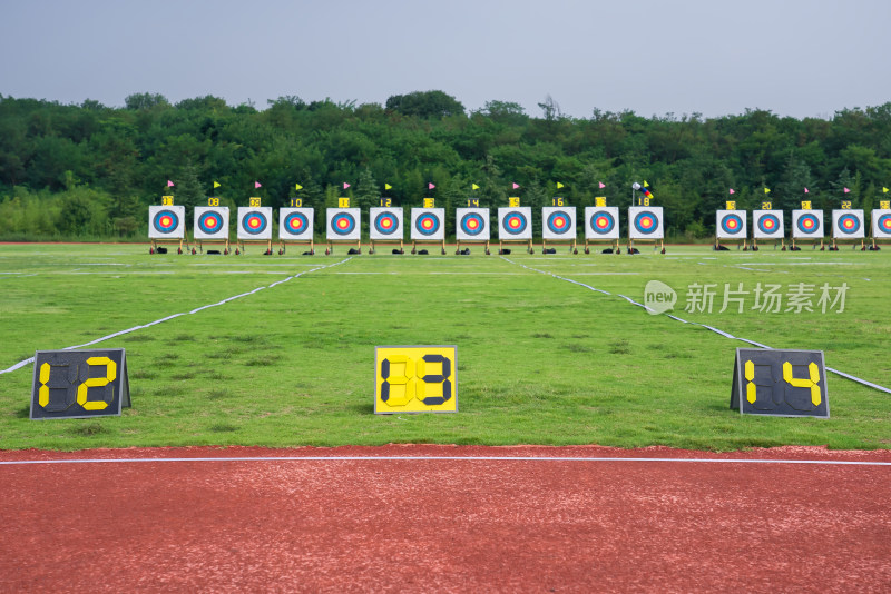 体育比赛场上的成排标靶空镜