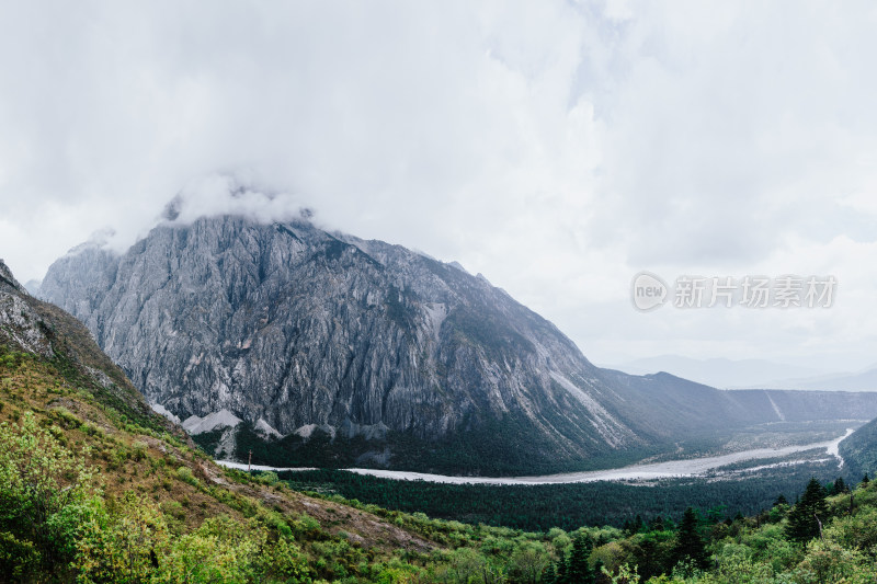 丽江玉龙雪山干河坝山脊线