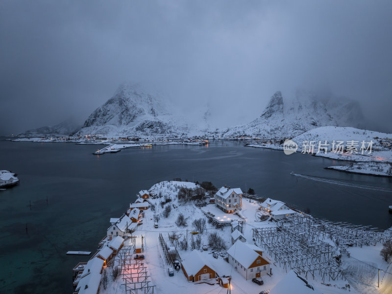 挪威罗弗敦群岛北极圈雷纳冬季雪景高空航拍