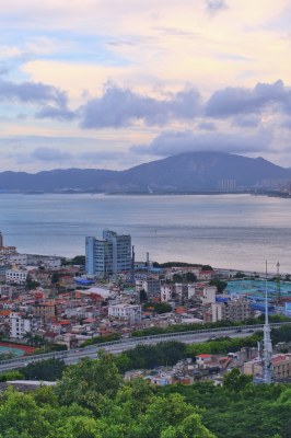 厦门鸿山公园俯瞰山海风光