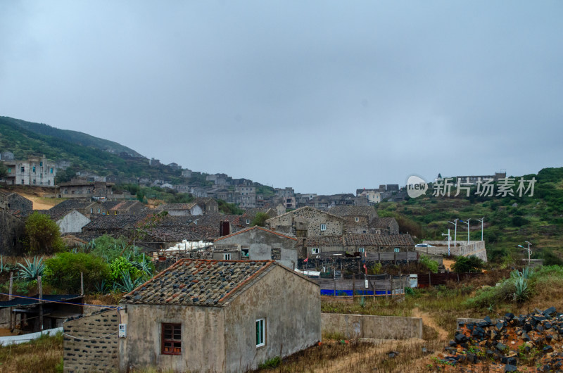 中国福建福州平潭岛环岛路旁的石厝古村