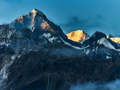 绝美的日照金山