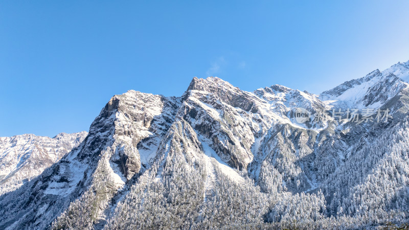 四川甘孜海螺沟景区看到的贡嘎等众多雪山