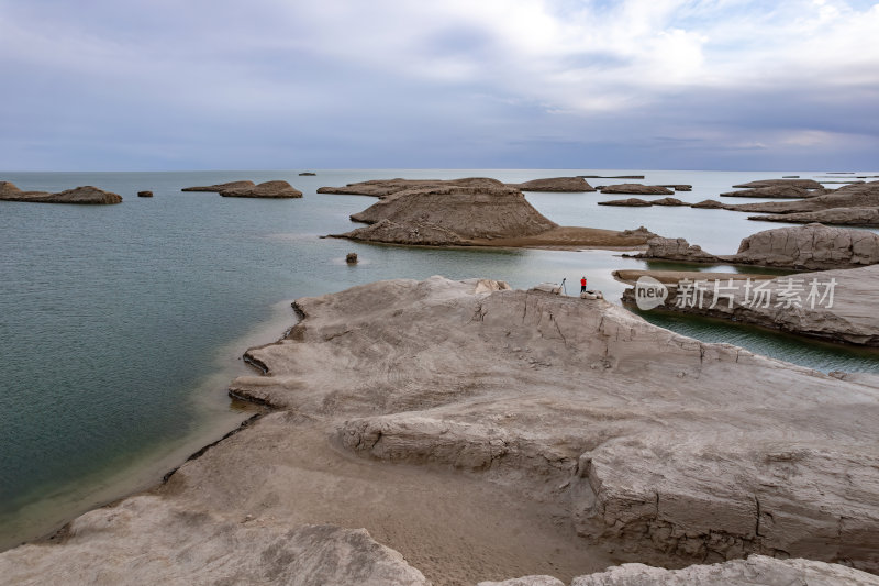 青海海西州乌素特水上雅丹奇异地貌高空航拍