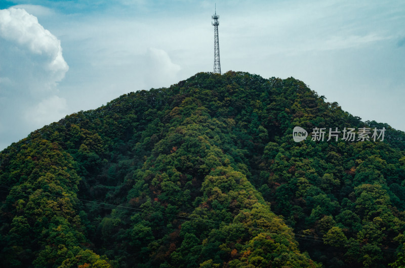 洛阳白云山景区高大的山峰