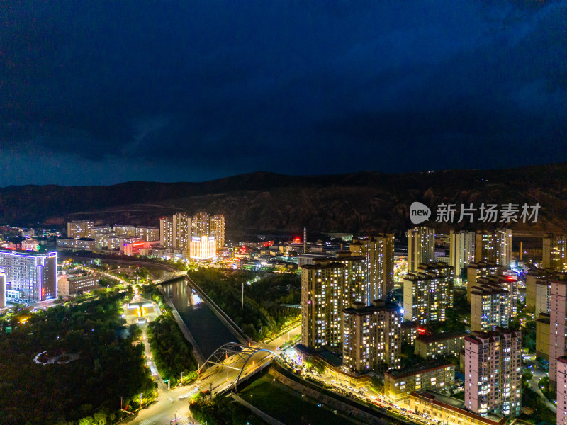 甘肃定西城市夜景交通航拍图