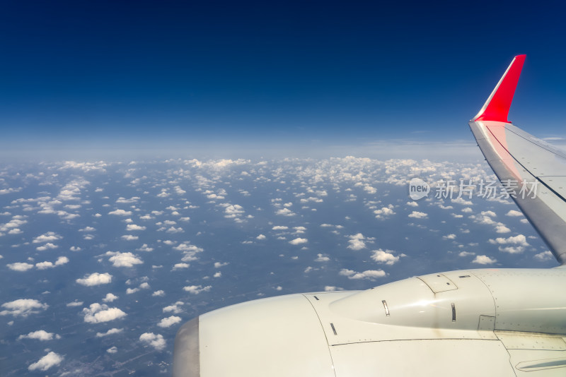 飞机航空机翼旅行旅途出行飞翔云端蓝天白云
