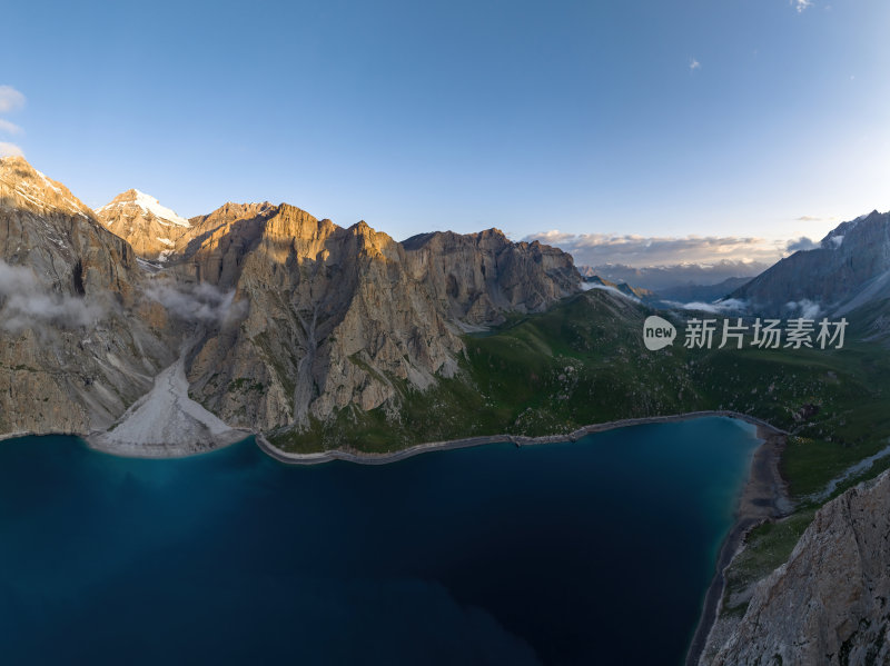 新疆北疆夏季乌孙古道天堂湖徒步高空航拍