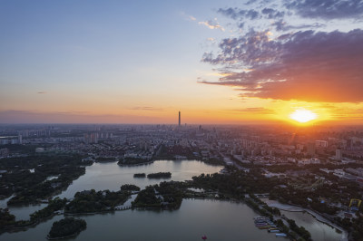 天津天塔湖水上公园景区城市日落晚霞风光