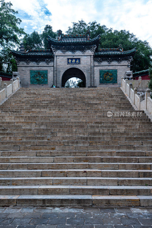 山西太原永祚寺双塔公园景观