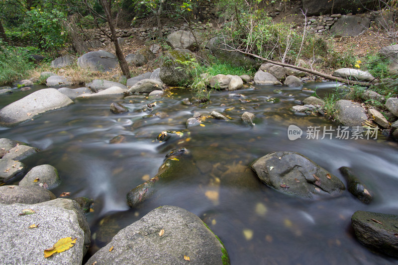 秋季北京山区流水慢门摄影