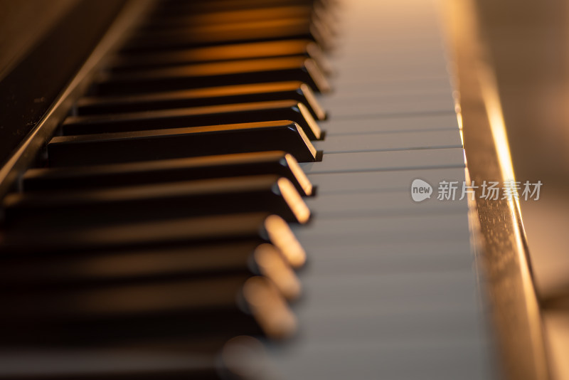 钢琴按键特写，音乐艺术概念主题